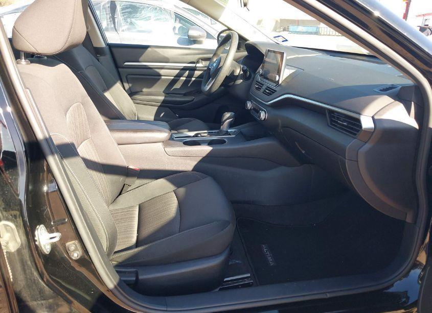 Photo 5 of 2022 Nissan Altima SV FWD (VIN 1N4BL4DVXNN319290)