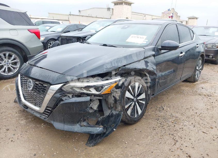 Photo 2 of 2022 Nissan Altima SV FWD (VIN 1N4BL4DVXNN324148)