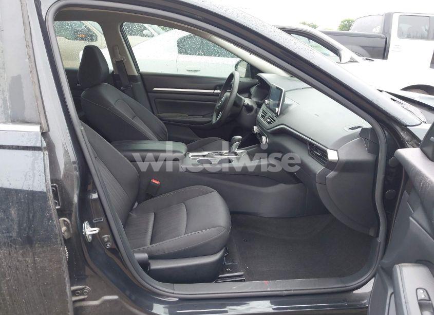 Photo 5 of 2022 Nissan Altima SV FWD (VIN 1N4BL4DVXNN324148)