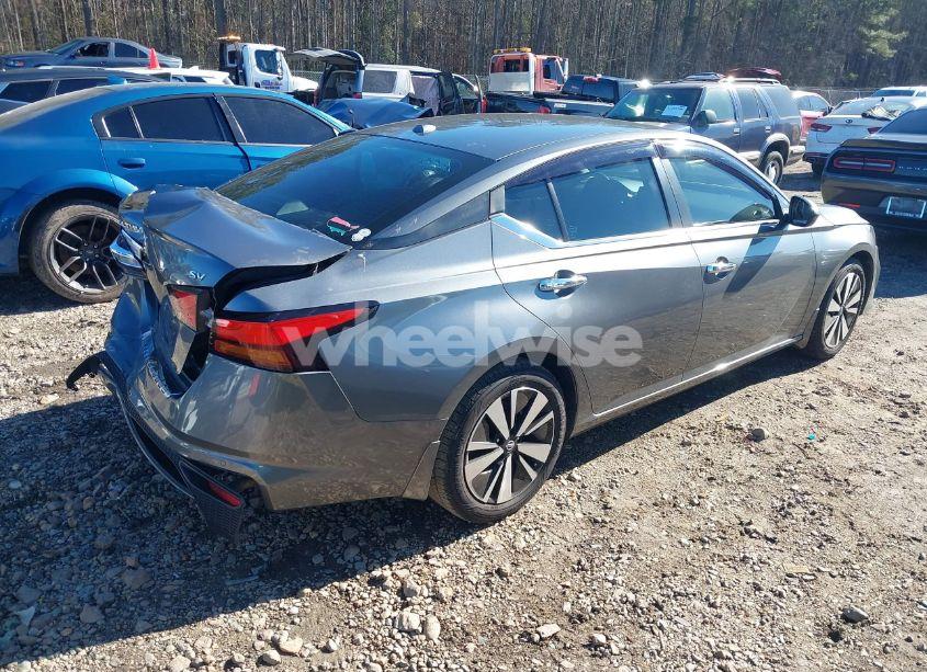 Photo 4 of 2022 Nissan Altima SV FWD (VIN 1N4BL4DVXNN340348)