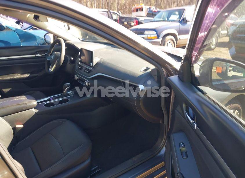 Photo 5 of 2022 Nissan Altima SV FWD (VIN 1N4BL4DVXNN340348)