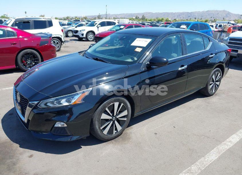 Photo 2 of 2022 Nissan Altima SV FWD (VIN 1N4BL4DVXNN351088)