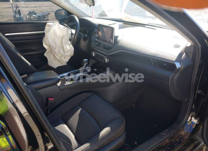 Photo 5 of 2022 Nissan Altima SV FWD (VIN 1N4BL4DVXNN380980)