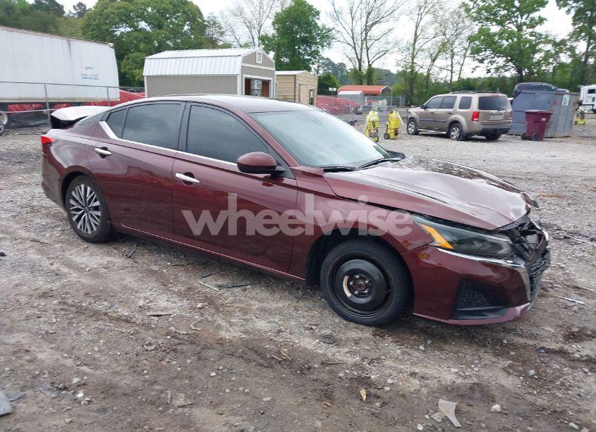 2023 Nissan Altima SV FWD (VIN 1N4BL4DVXPN320667) main photo