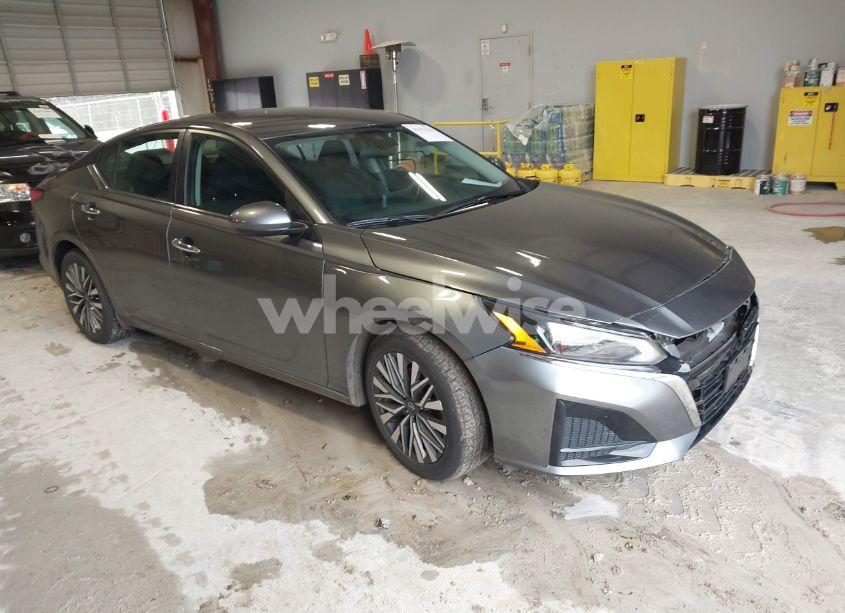 2023 Nissan Altima SV FWD (VIN 1N4BL4DVXPN320684) main photo
