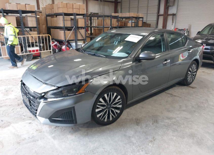 Photo 2 of 2023 Nissan Altima SV FWD (VIN 1N4BL4DVXPN320684)