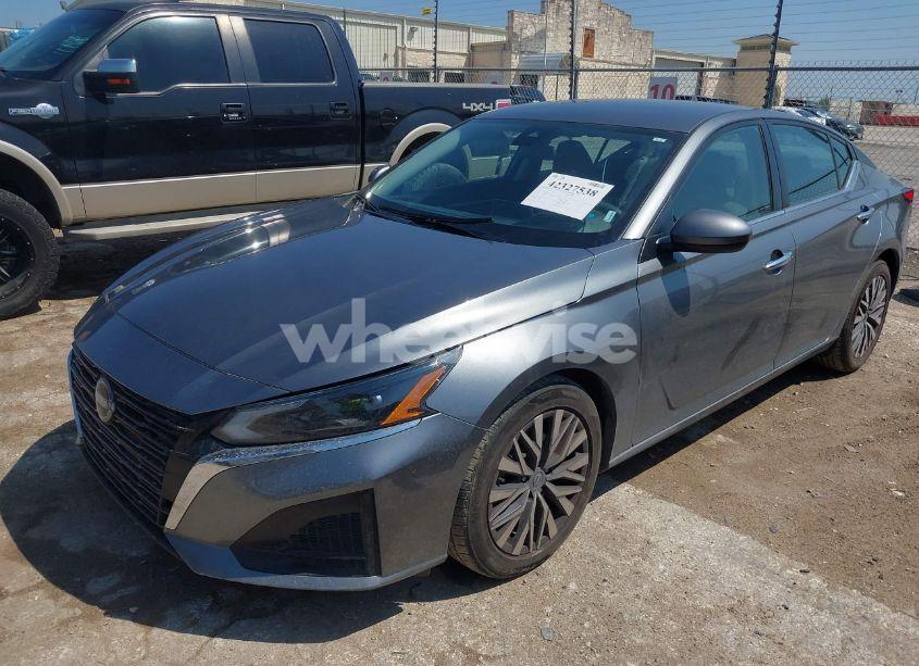 Photo 2 of 2023 Nissan Altima SV FWD (VIN 1N4BL4DVXPN324993)