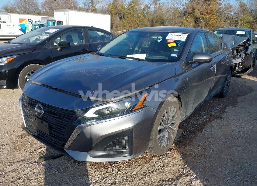 Photo 2 of 2023 Nissan Altima SV FWD (VIN 1N4BL4DVXPN326596)