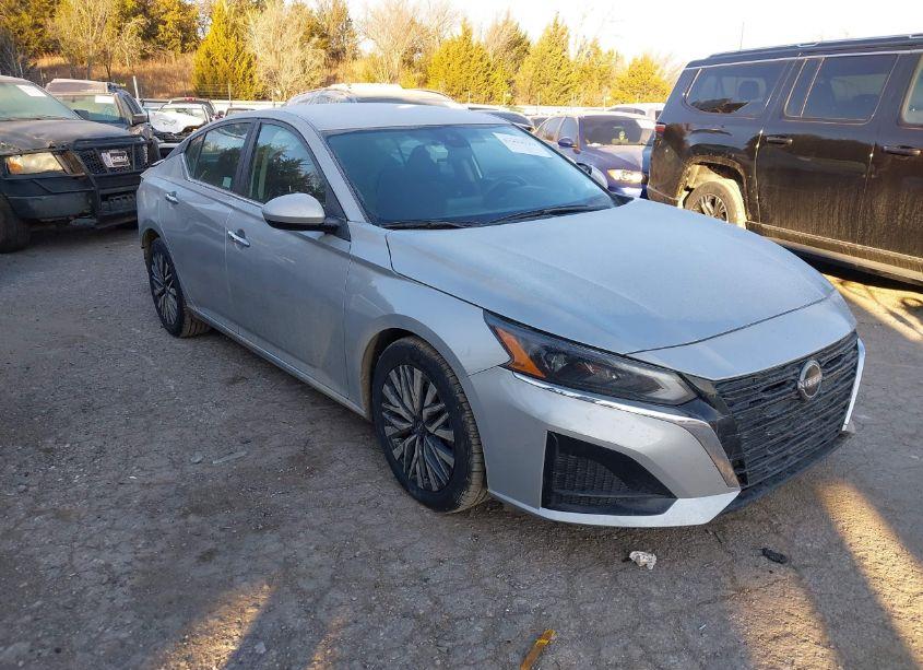 2023 Nissan Altima SV FWD (VIN 1N4BL4DVXPN350705) main photo