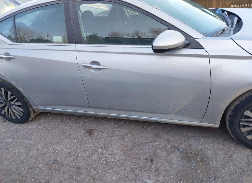 Photo 13 of 2023 Nissan Altima SV FWD (VIN 1N4BL4DVXPN350705)