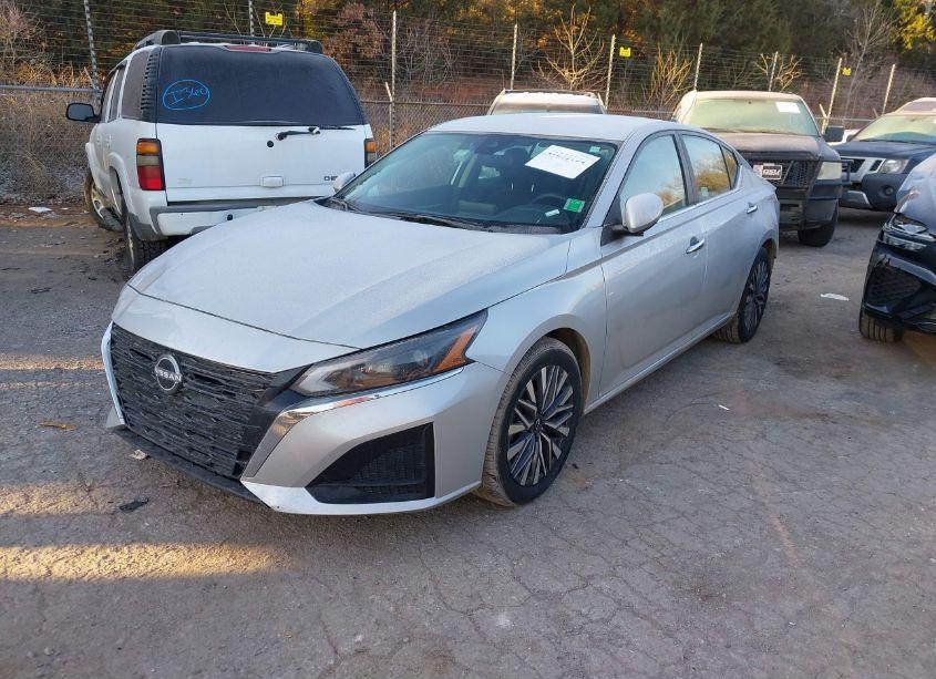 Photo 2 of 2023 Nissan Altima SV FWD (VIN 1N4BL4DVXPN350705)