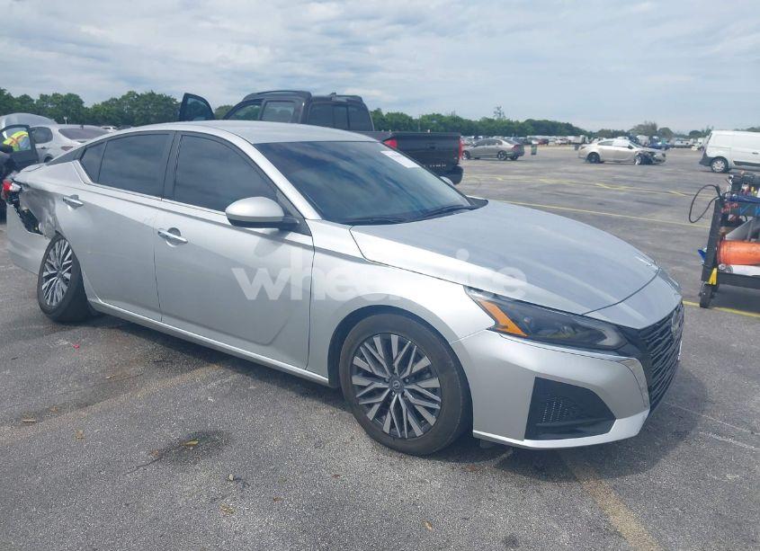 2023 Nissan Altima SV FWD (VIN 1N4BL4DVXPN351742) main photo