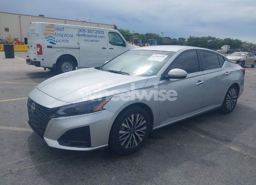 Photo 2 of 2023 Nissan Altima SV FWD (VIN 1N4BL4DVXPN351742)