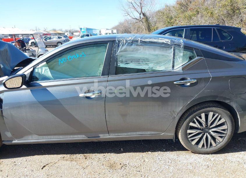 Photo 13 of 2023 Nissan Altima SV FWD (VIN 1N4BL4DVXPN376172)