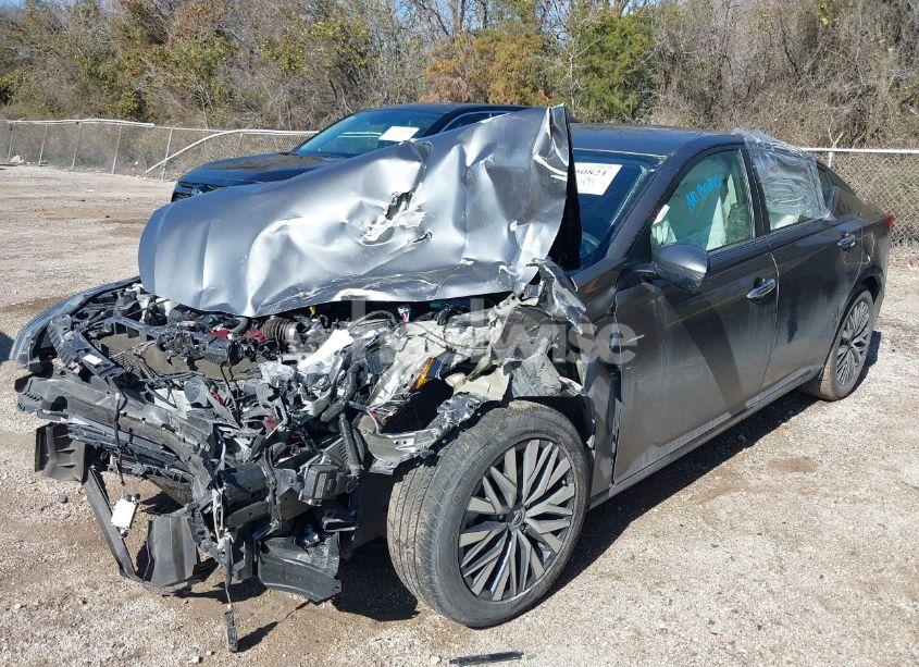 Photo 2 of 2023 Nissan Altima SV FWD (VIN 1N4BL4DVXPN376172)