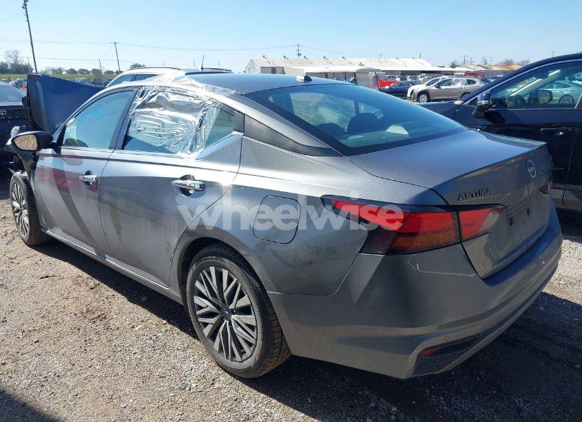 Photo 3 of 2023 Nissan Altima SV FWD (VIN 1N4BL4DVXPN376172)