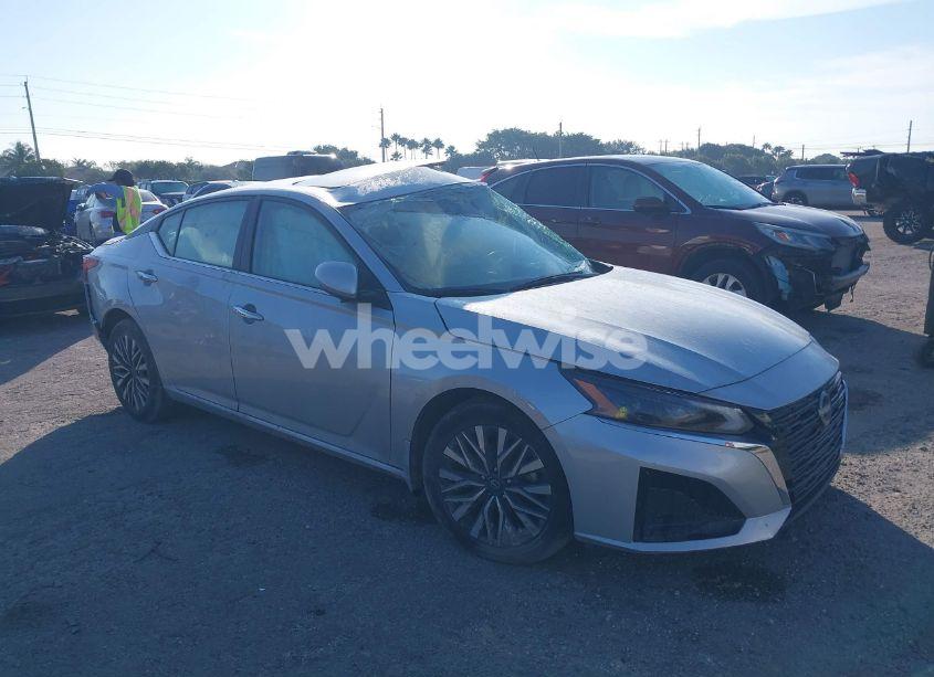 2023 Nissan Altima SV FWD (VIN 1N4BL4DVXPN422101) main photo