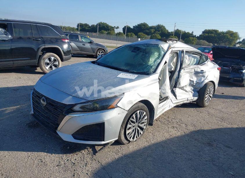 Photo 2 of 2023 Nissan Altima SV FWD (VIN 1N4BL4DVXPN422101)