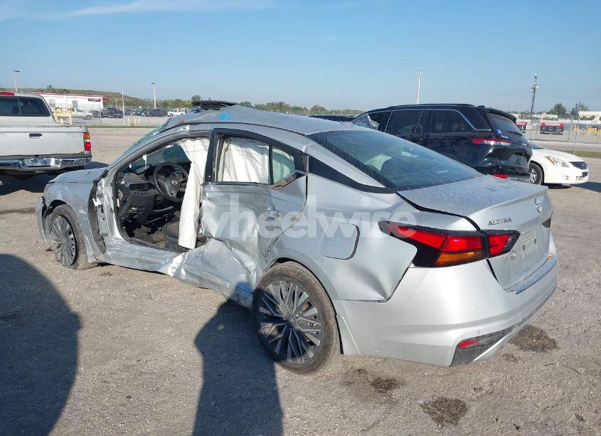Photo 3 of 2023 Nissan Altima SV FWD (VIN 1N4BL4DVXPN422101)