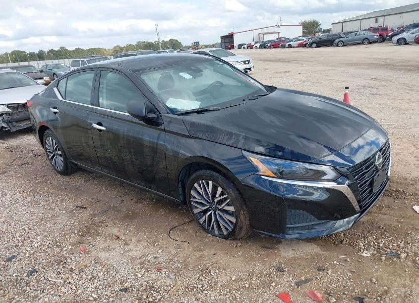 2024 Nissan Altima SV FWD (VIN 1N4BL4DVXRN305489) main photo