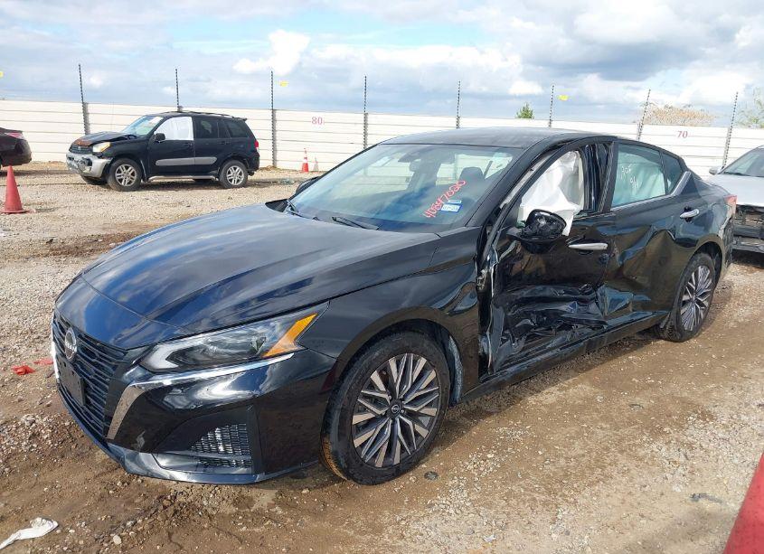 Photo 2 of 2024 Nissan Altima SV FWD (VIN 1N4BL4DVXRN305489)