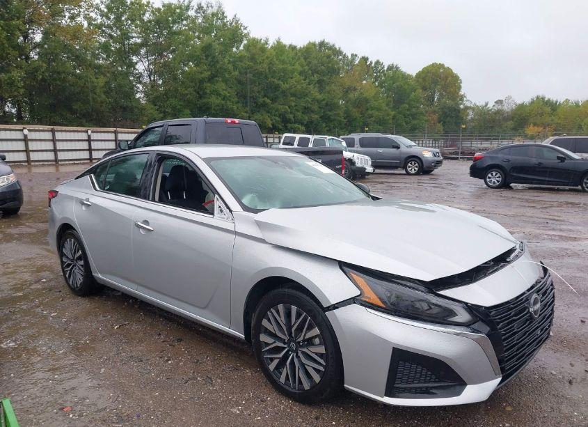 2024 Nissan Altima SV FWD (VIN 1N4BL4DVXRN337228) main photo
