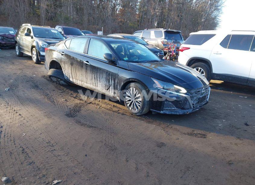 2024 Nissan Altima SV FWD (VIN 1N4BL4DVXRN417063) main photo