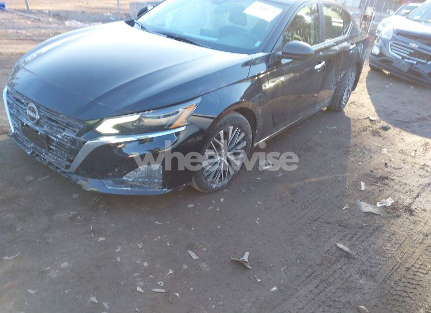 Photo 2 of 2024 Nissan Altima SV FWD (VIN 1N4BL4DVXRN417063)