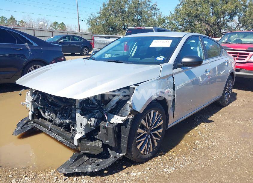 Photo 2 of 2025 Nissan Altima SV FWD (VIN 1N4BL4DVXSN357386)