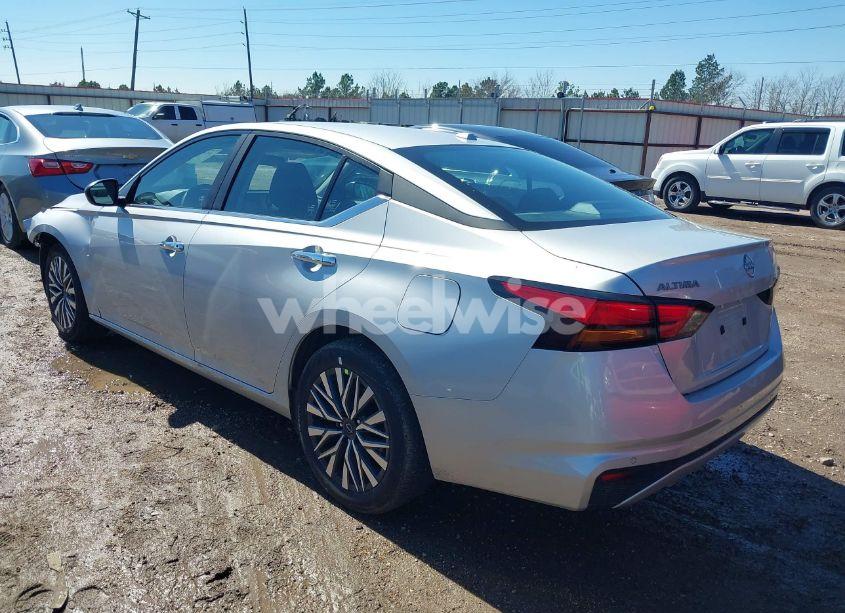 Photo 3 of 2025 Nissan Altima SV FWD (VIN 1N4BL4DVXSN357386)