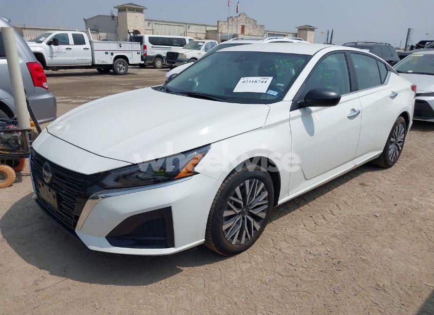 Photo 2 of 2025 Nissan Altima SV FWD (VIN 1N4BL4DVXSN378609)