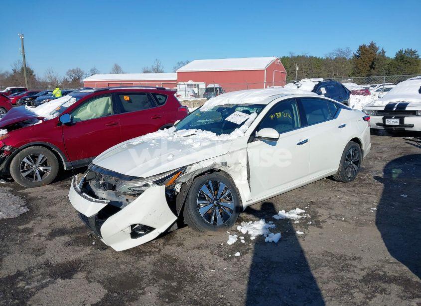 Photo 2 of 2019 Nissan Altima 2.5 SV (VIN 1N4BL4DW0KN300686)