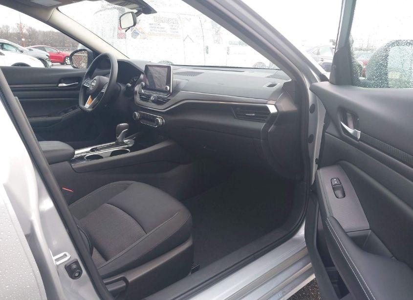 Photo 5 of 2024 Nissan Altima SV INTELLIGENT AWD (VIN 1N4BL4DW0RN425939)