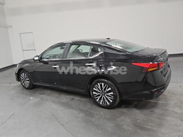 Photo 3 of 2025 NISSAN ALTIMA SV (VIN 1N4BL4DW0SN371595)