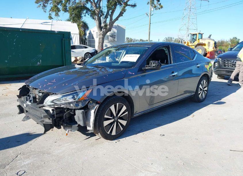 Photo 2 of 2021 Nissan Altima SV INTELLIGENT AWD (VIN 1N4BL4DW1MN308587)