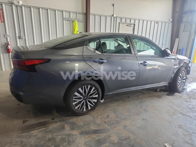 Photo 2 of 2024 NISSAN ALTIMA SV (VIN 1N4BL4DW1RN337322)