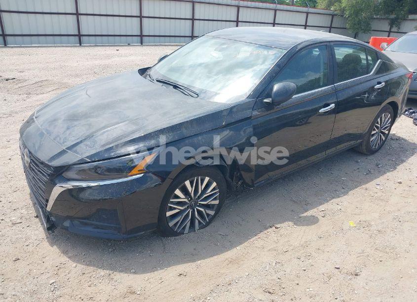 Photo 2 of 2025 Nissan Altima SV AWD (VIN 1N4BL4DW1SN349220)