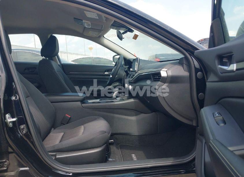 Photo 5 of 2025 Nissan Altima SV AWD (VIN 1N4BL4DW1SN349220)