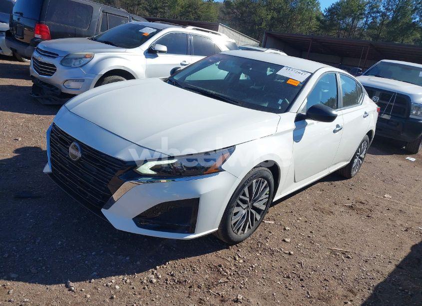 Photo 2 of 2025 Nissan Altima SV AWD (VIN 1N4BL4DW1SN353459)