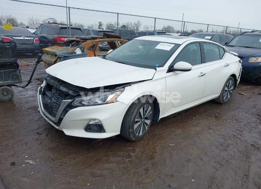 Photo 2 of 2019 Nissan Altima 2.5 SV (VIN 1N4BL4DW2KC157722)
