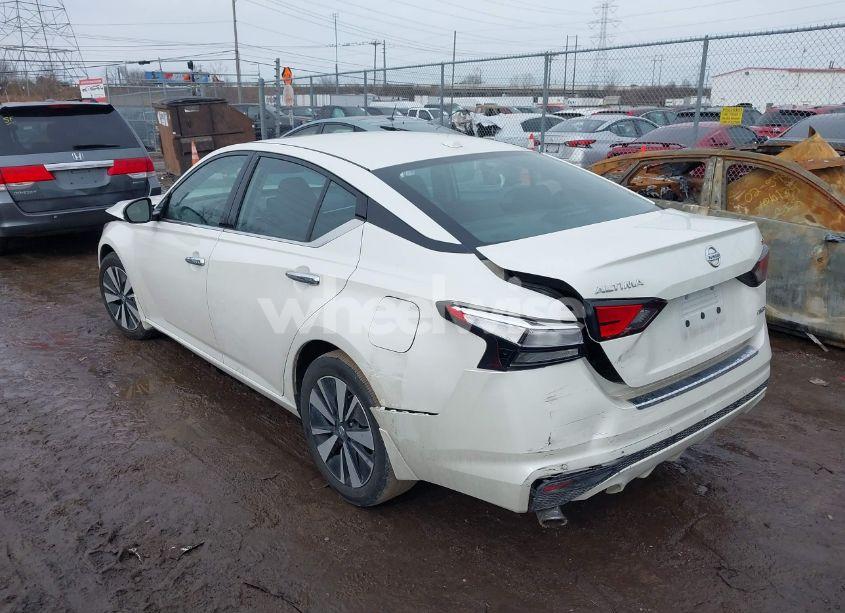 Photo 3 of 2019 Nissan Altima 2.5 SV (VIN 1N4BL4DW2KC157722)