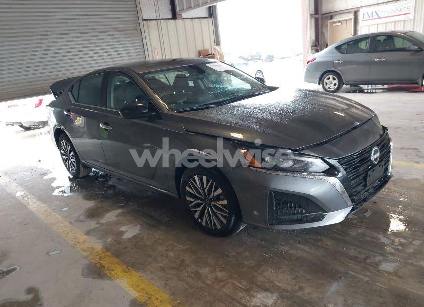 2025 Nissan Altima SV AWD (VIN 1N4BL4DW2SN351266) main photo