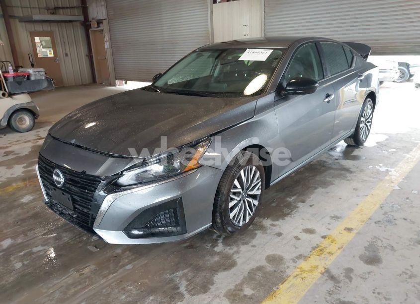 Photo 2 of 2025 Nissan Altima SV AWD (VIN 1N4BL4DW2SN351266)