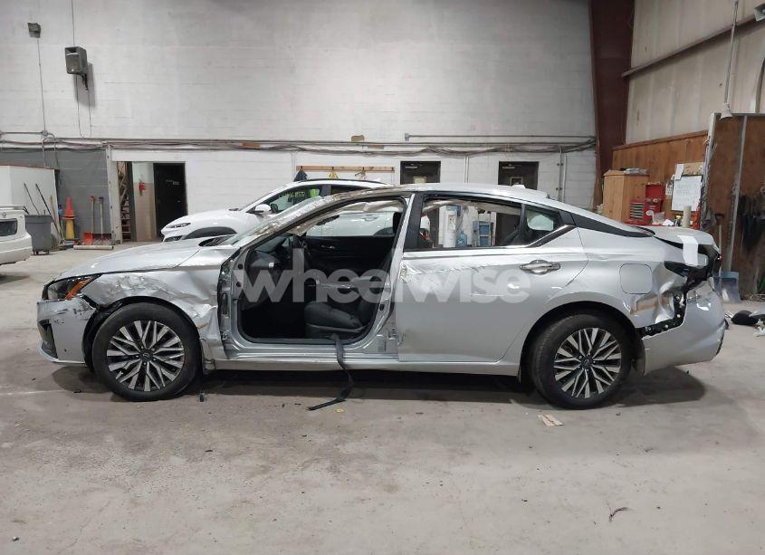 Photo 14 of 2024 Nissan Altima SV INTELLIGENT AWD (VIN 1N4BL4DW3RN401845)