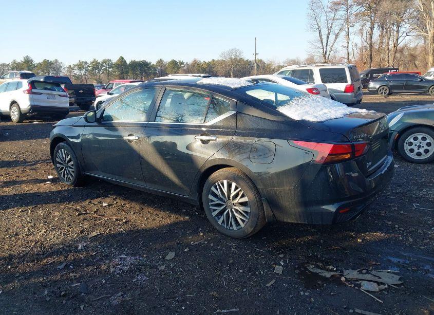 Photo 3 of 2024 Nissan Altima SV INTELLIGENT AWD (VIN 1N4BL4DW3RN428740)