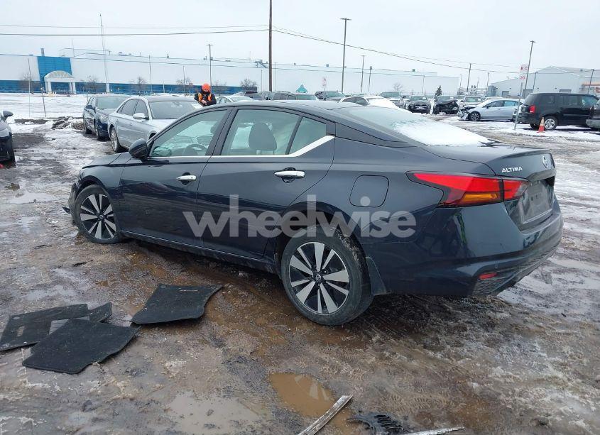 Photo 3 of 2019 Nissan Altima 2.5 SV (VIN 1N4BL4DW4KC133812)