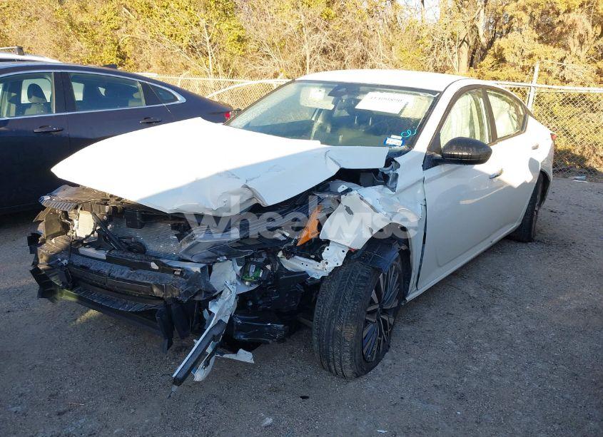 Photo 2 of 2025 Nissan Altima SV AWD (VIN 1N4BL4DW5SN352587)