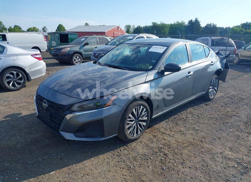 Photo 2 of 2025 Nissan Altima SV AWD (VIN 1N4BL4DW5SN373648)