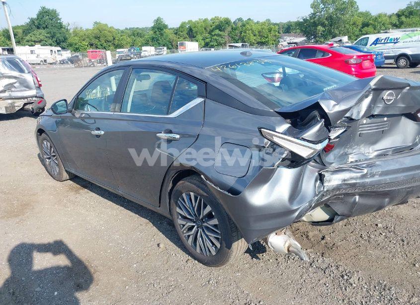 Photo 3 of 2025 Nissan Altima SV AWD (VIN 1N4BL4DW5SN373648)