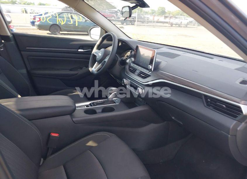 Photo 5 of 2025 Nissan Altima SV AWD (VIN 1N4BL4DW5SN373648)